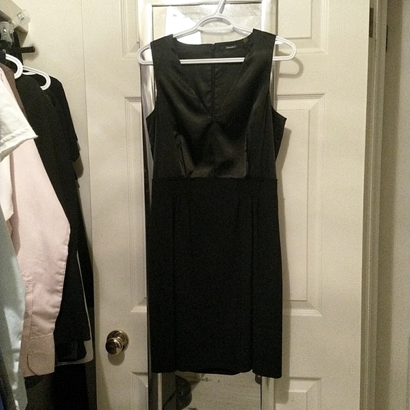 Tahari sleeveless pleated black dress with satin bodice - Picture 1 of 3
